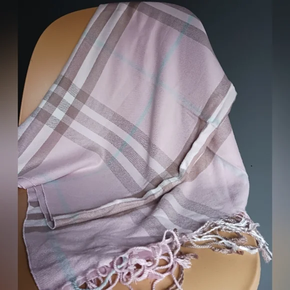 Burberry pink/beige Plaid Scarf. Wrap with Fringe. - Picture 3 of 9